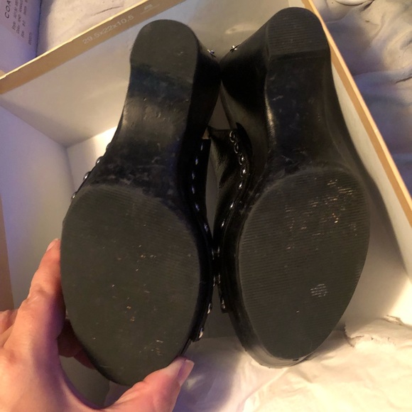 Michael Kors Platforms 🖤 - Picture 3 of 4